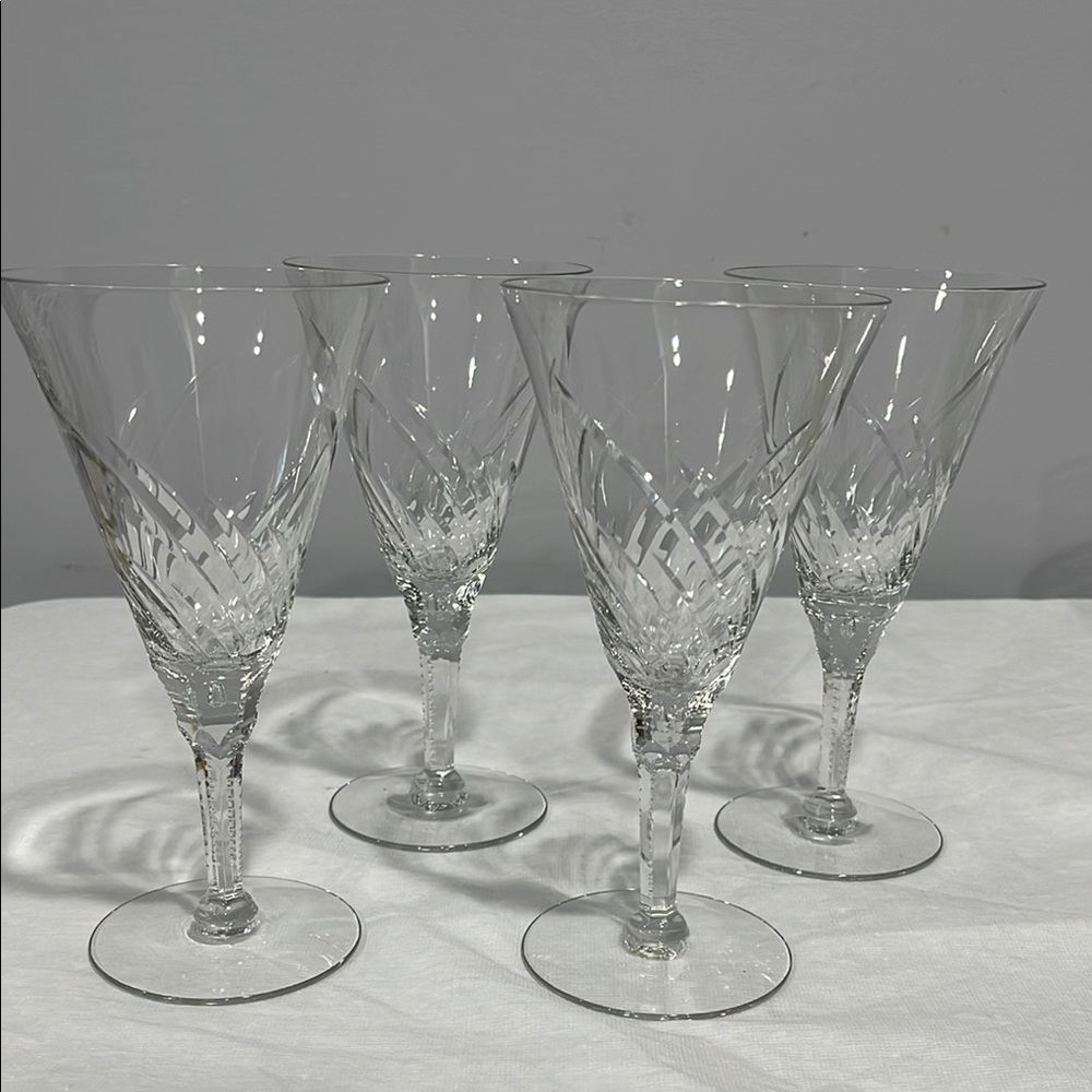 Vintage Elegant Crystal Wine Glass Set of 4 hand-cut 8 oz capacity
